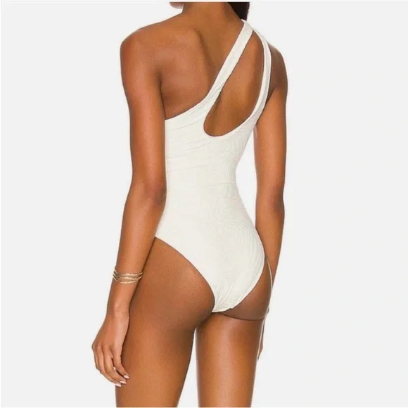 L*SPACE Phoebe Textured One Piece Swimsuit in Cream SZ 6 NWT - Picture 2 of 5